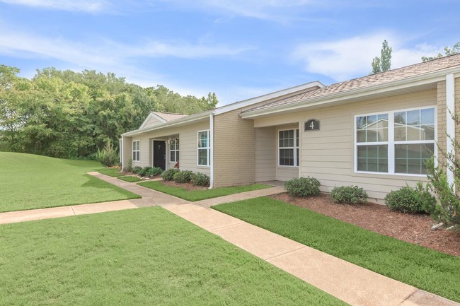 BEAUTIFUL LANDSCAPING - Hillside Apartments