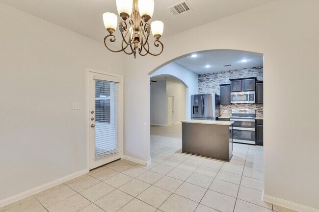 Building Photo - Beautiful 3 bed - 2 bath home in Manor wit...