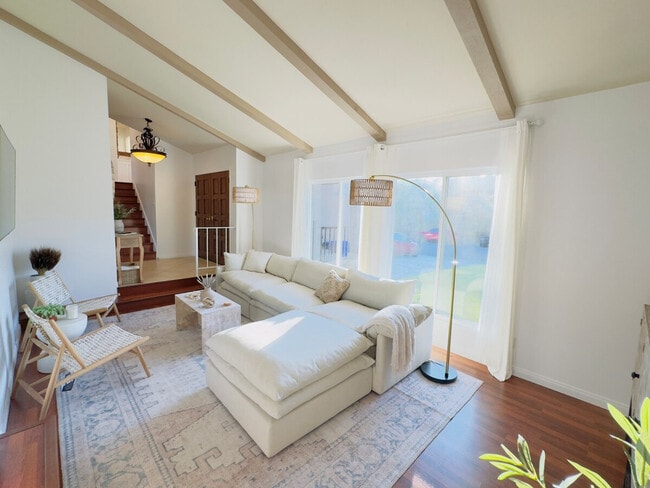 Building Photo - 2565 Pinewood St