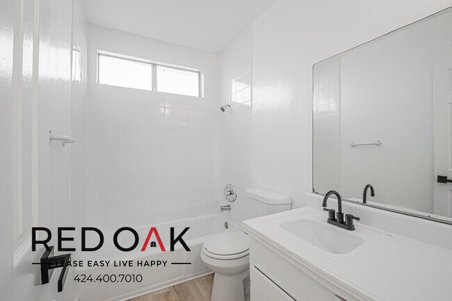 Foto del edificio - 230 N Grand Ave