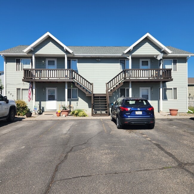 Building Photo - 207 Quinella St