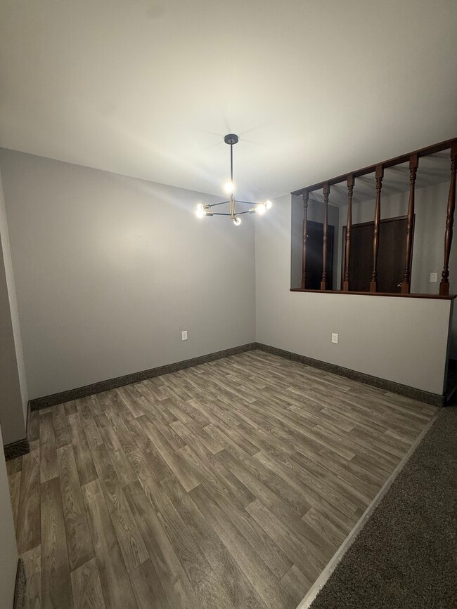 Dining Area - Shoreline Apartments
