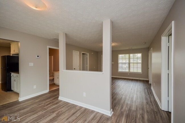 Building Photo - 528 Dove Way