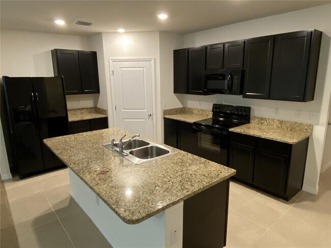 Building Photo - 6993 Silverado Ranch Blvd