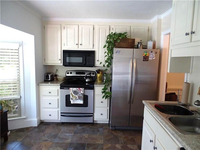 Building Photo - 410 Forestgate Ct