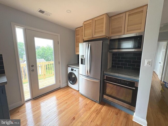 Building Photo - 1708 Hall Ave