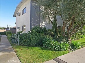 Building Photo - 404 S 5th Ave