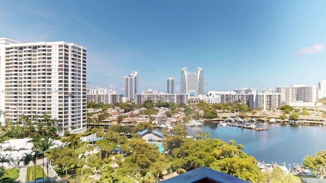 Foto del edificio - 500 Three Islands Boulevard