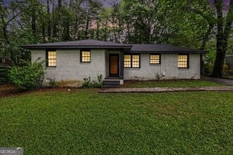 Building Photo - 3743 Poplar Dr