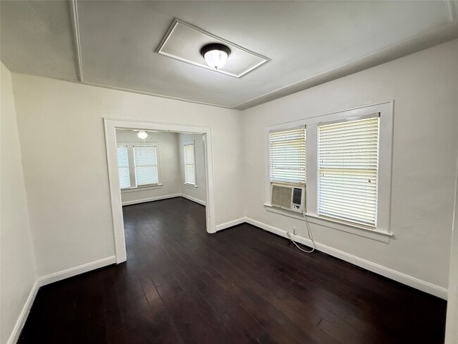 Building Photo - 17119 TX-35