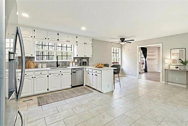 Building Photo - 2119 Tudor Castle Way