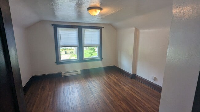 Building Photo - 211 W Wellington St