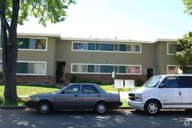 Building Photo - Woodmont Apartments