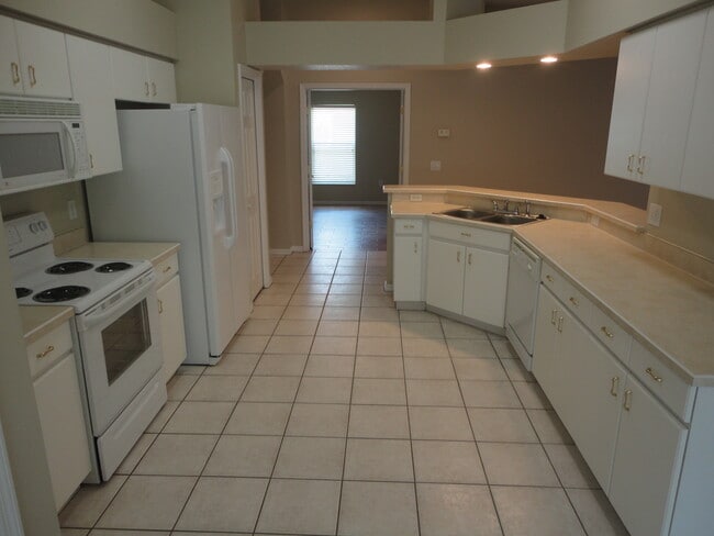 Building Photo - 1452 Baythorn Dr