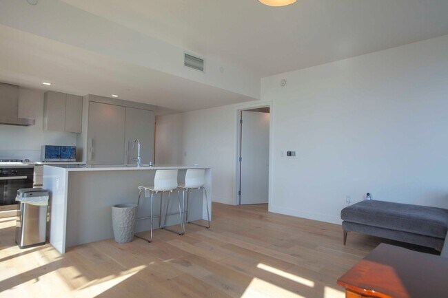 Foto del edificio - 2BD/2BA Modern Condo w/ Abundant Natural L...
