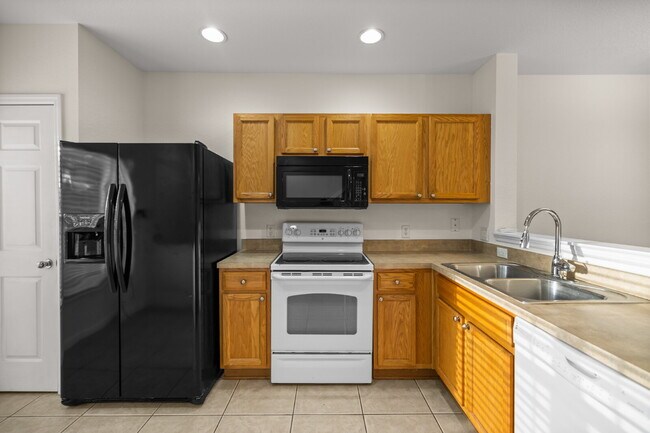 Foto del edificio - 2BR Townhome in Wynchase | Dual Suites + Screened Lanai