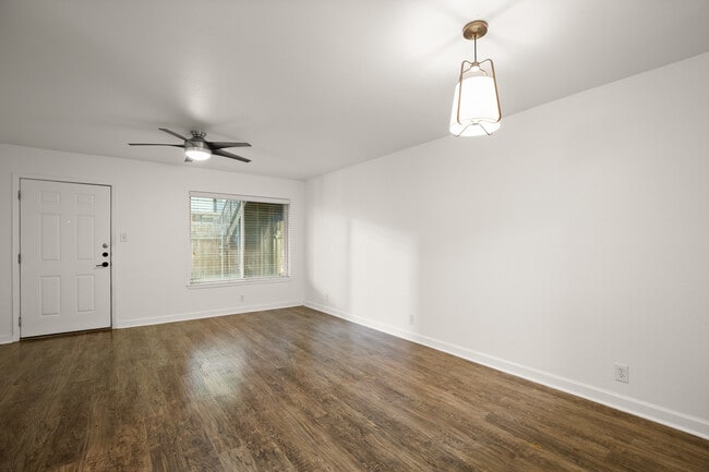 Building Photo - 2020 S Congress Ave