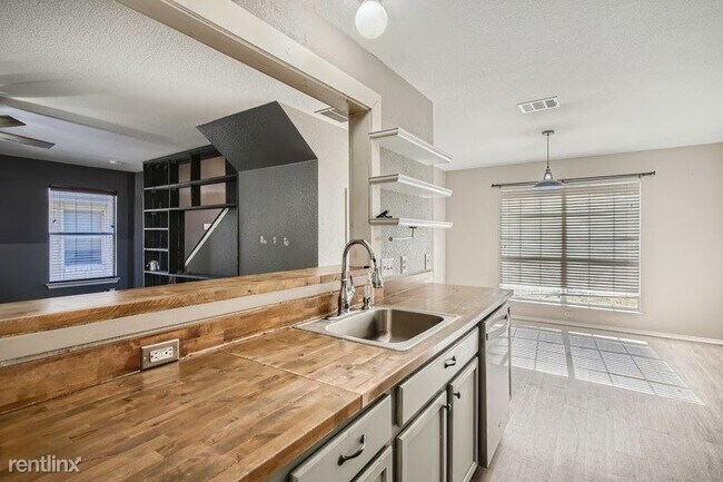 Foto del edificio - 3 br, 2.5 bath House - 2514 Jesse Owens Dr...
