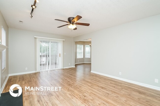 Foto del edificio - 4019 Farmingham Woods Dr