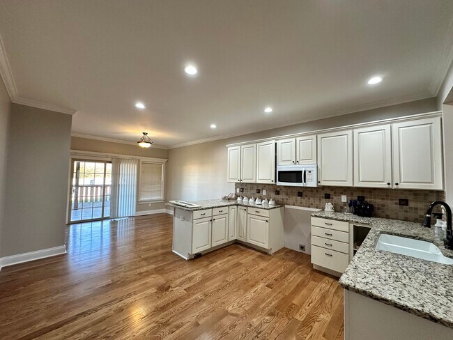 Foto del edificio - 2322 Patchen Wilkes Dr