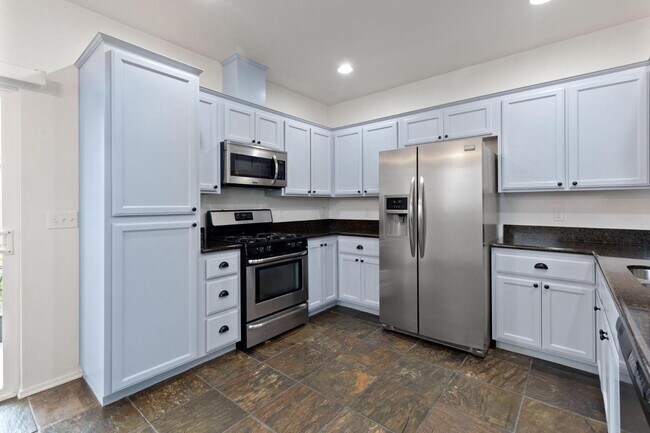 Foto del edificio - 668 Kaitlin Ln