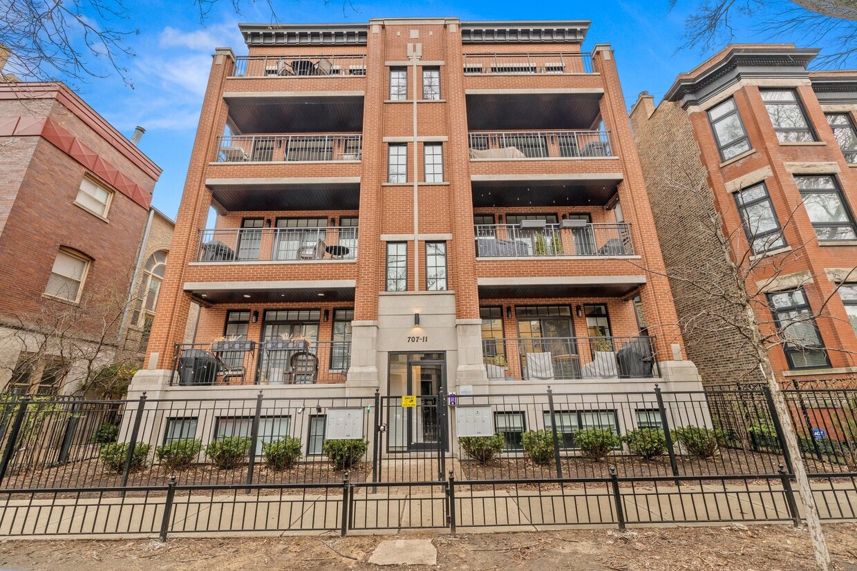 Foto principal - 707 W Buckingham Pl