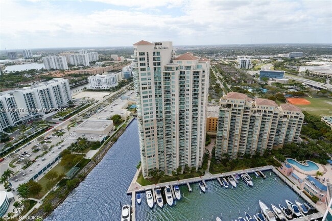 Building Photo - 3370 Hidden Bay Dr