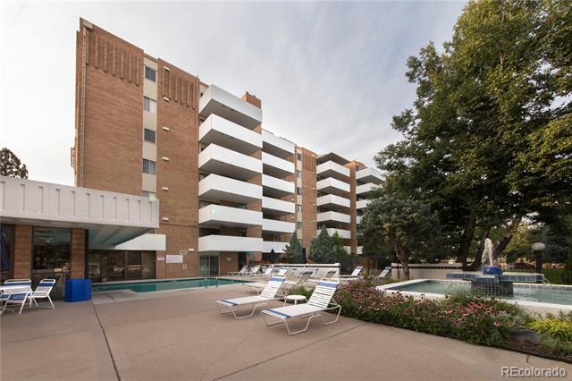 Foto principal - 2880 S Locust St