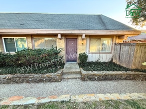 Building Photo - 2613 Amherst Ct