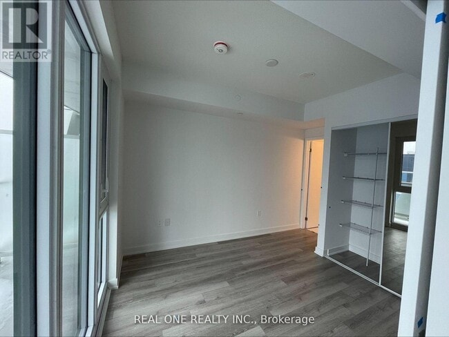 Building Photo - 230 Simcoe St