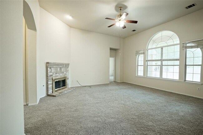 Building Photo - 704 Thrush Dr