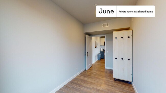 Foto del edificio - Private bedroom in 4 bed/2 bath Home
