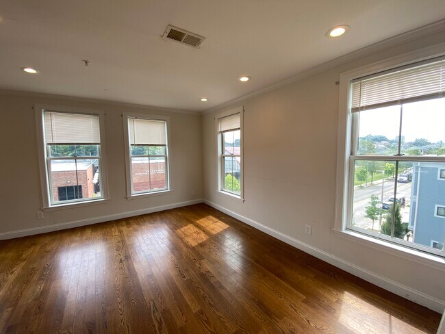 Foto del edificio - 2747 Washington St