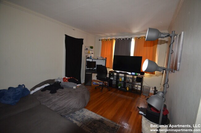 Foto del edificio - 2039 Commonwealth Ave