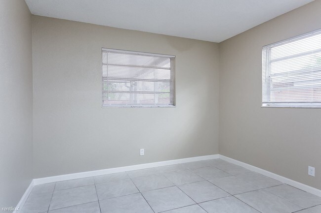 Foto del edificio - 3 br, 2 bath House - 4941 NW 76th Pl