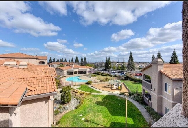 Foto del edificio - 10001 Woodcreek Oaks Blvd