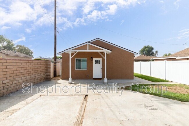 Foto del edificio - 130 N Lark Ellen Ave