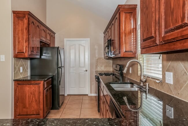 Building Photo - 6137 Kristen Dr