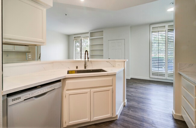 Building Photo - 103 Coronado Cay Ln