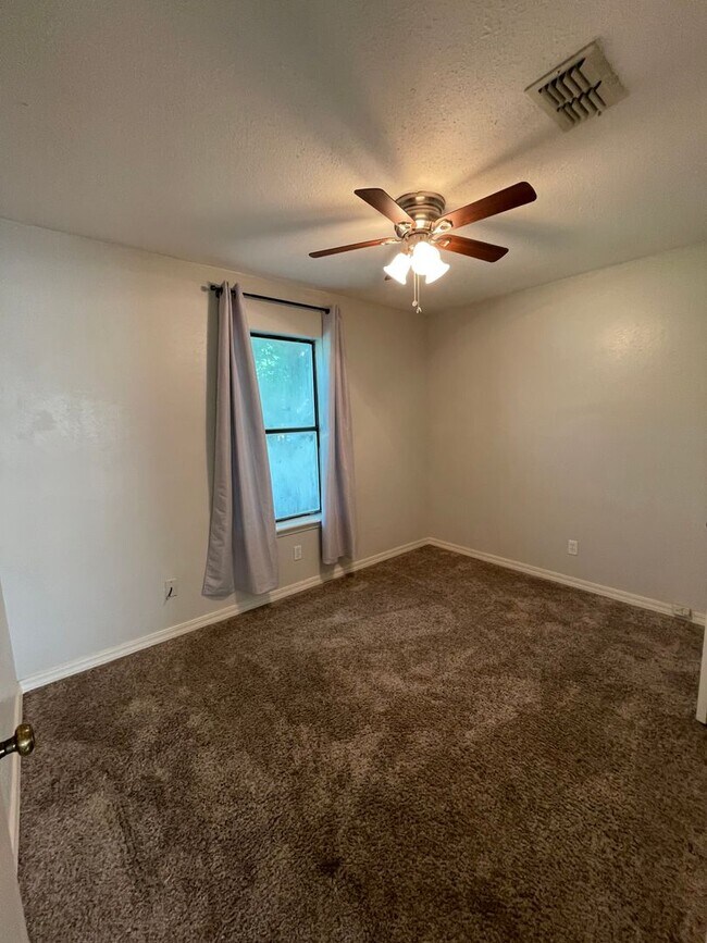 Foto del edificio - Haughton 3bd/2ba