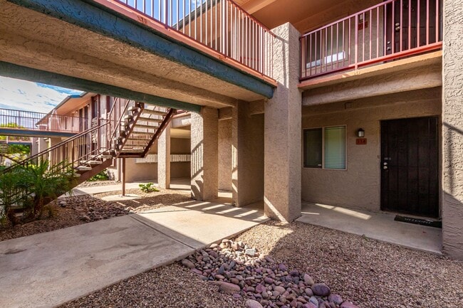 Foto del edificio - Remodeled 2-Bedroom, 2-Bath Condo in Prime Scottsdale Location