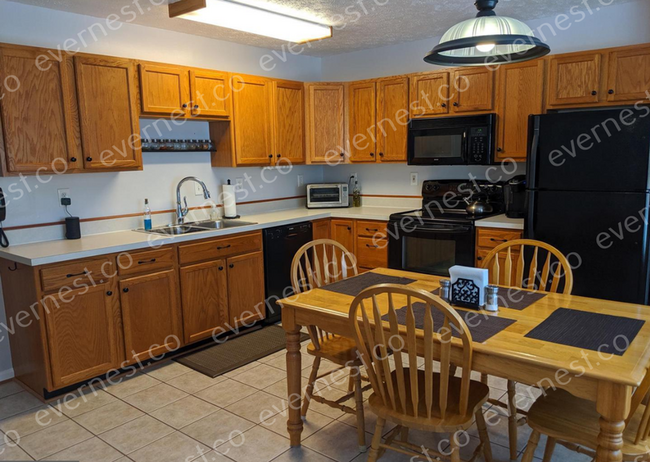 Building Photo - 9810 W Midland Way
