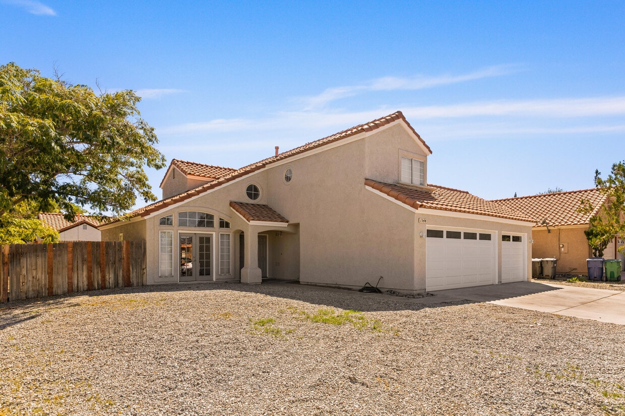 1544 Berkshire Dr, Palmdale, CA 93551 House for Rent in Palmdale, CA