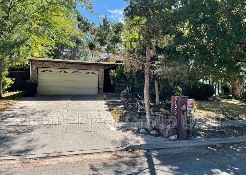 Foto principal - 756 E Pontiac Dr
