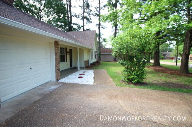 Foto del edificio - 308 Longmeadow Ct N