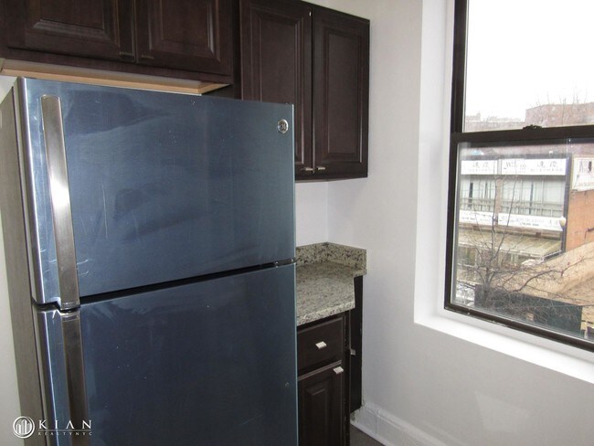 Building Photo - 3733 College Point Blvd