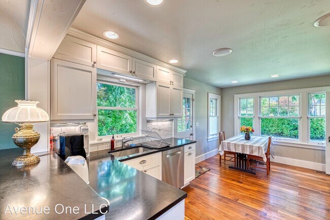 Foto del edificio - 4 br, 2.5 bath House - 12005 8th Ave NW