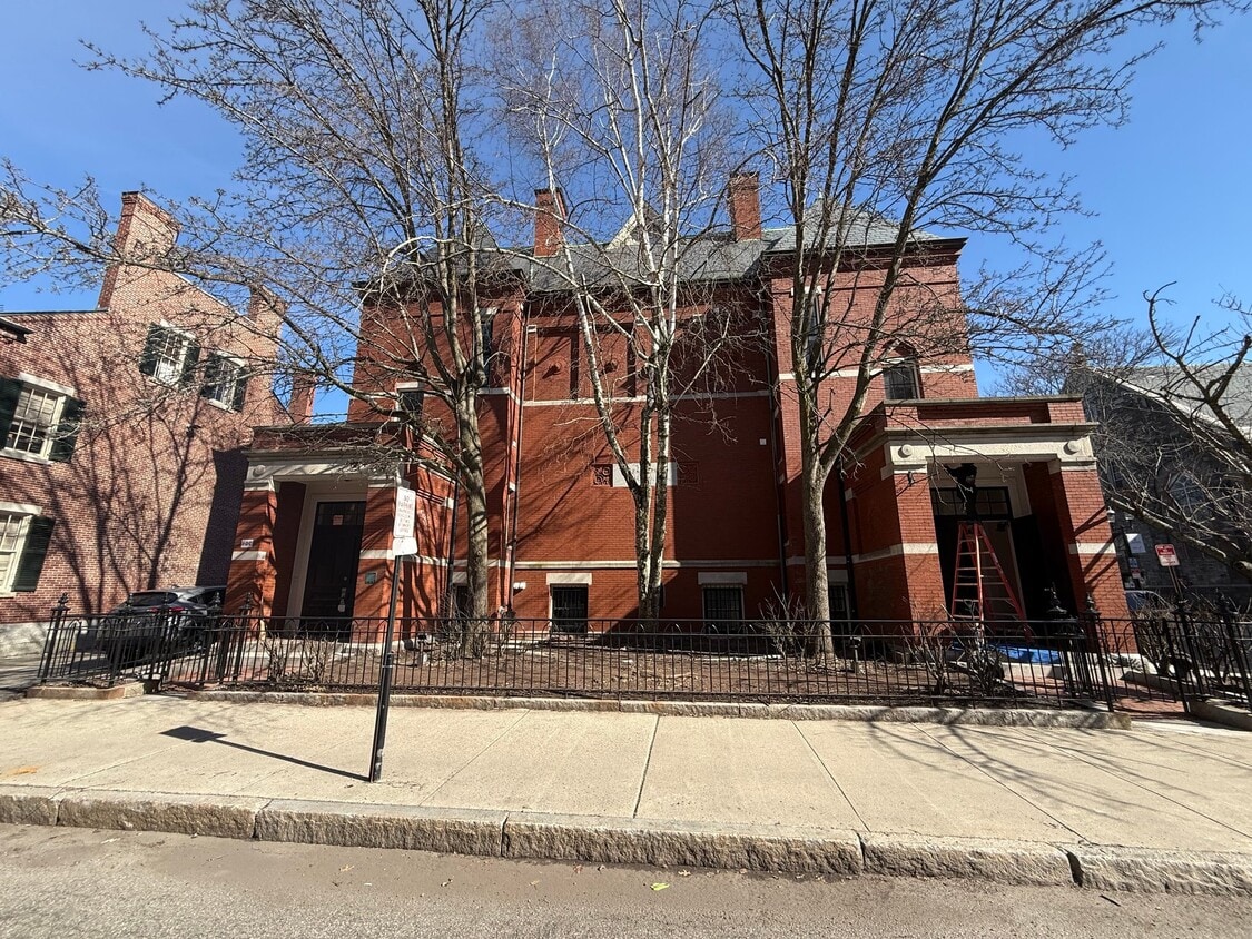 Photo - 37 Kirk St (Lowell, MA)