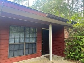Building Photo - 35515 Oakridge Ave