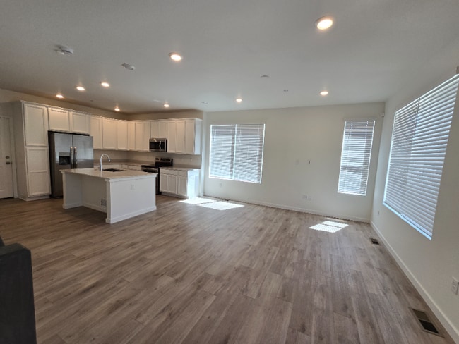 Building Photo - 4374 Timnath Pkwy